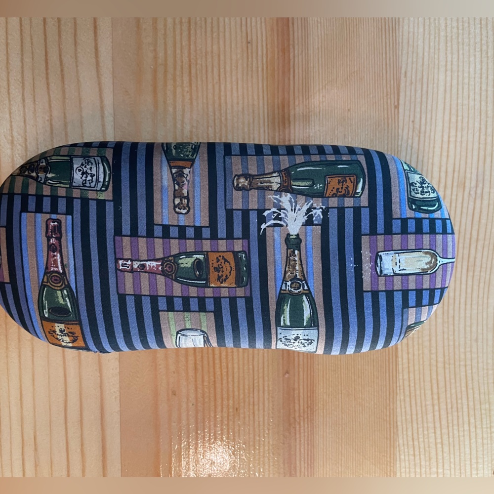 Nichole Miller Eyeglass Hard Case Champagne print. GUC